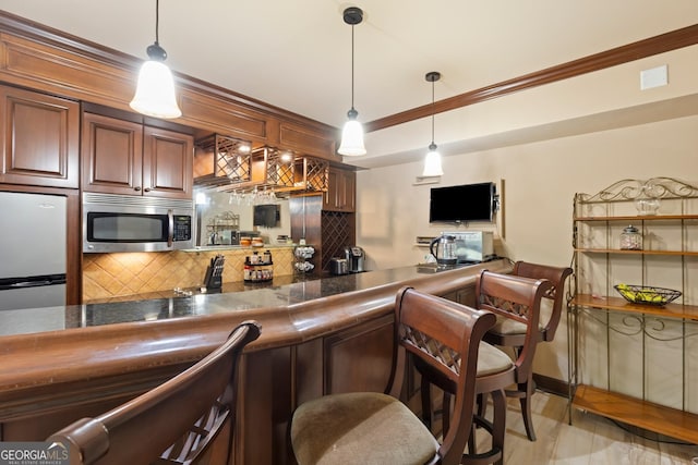 1029 Laurel Grove Cts, Suwanee, GA 30024 - kitchen featuring stainless steel appliances, decorative backsplash, pendant lighting, baseboards, and tile counters