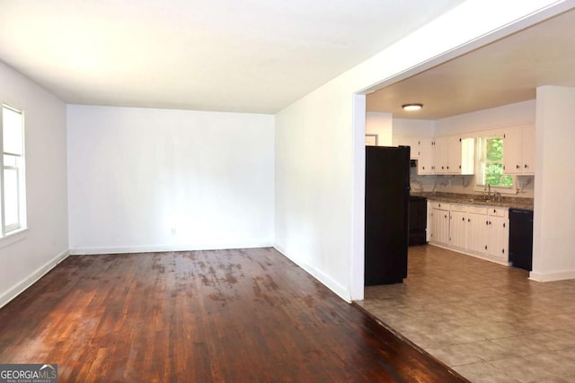 579 Kenridge Cir, Stone Mountain, GA 30083 - unfurnished room with baseboards, a sink, and dark wood-type flooring