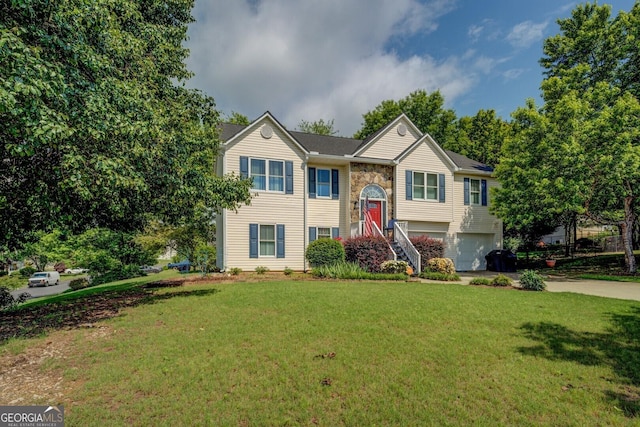 3870 Michaels Creek Ct, Loganville, GA 30052 - raised ranch featuring a front lawn, an attached garage, and driveway
