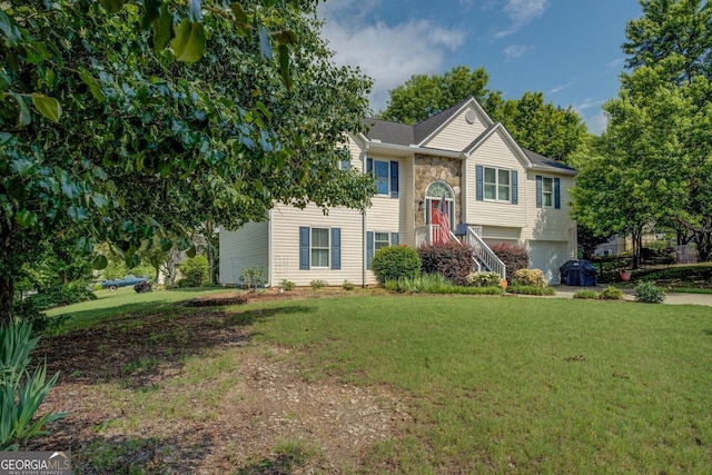 3870 Michaels Creek Ct, Loganville, GA 30052 - raised ranch featuring an attached garage and a front lawn