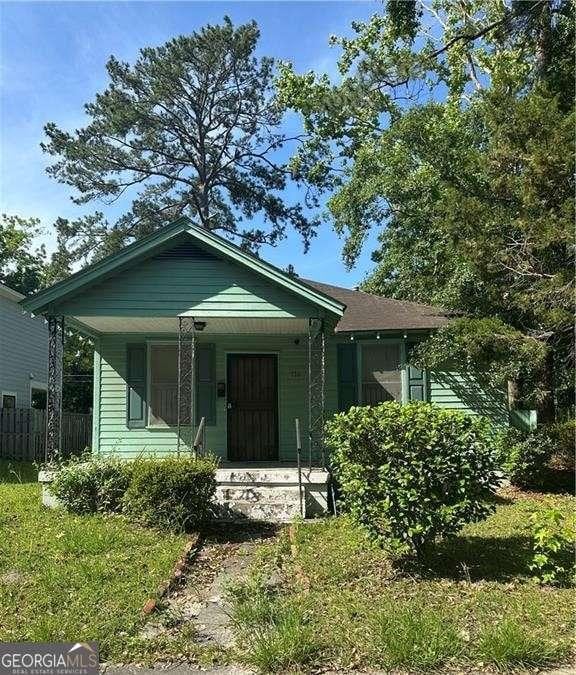 770 E Park Ave, Savannah, GA 31401 - bungalow-style home featuring fence and a porch
