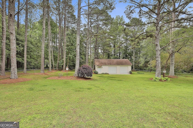 view of yard with an outdoor structure and a garage
