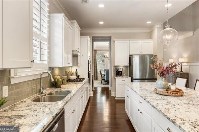 3000 Haven Mill Ln, Milton, GA 30004 - kitchen with stainless steel gas cooktop, under cabinet range hood, open floor plan, a kitchen island, and crown molding