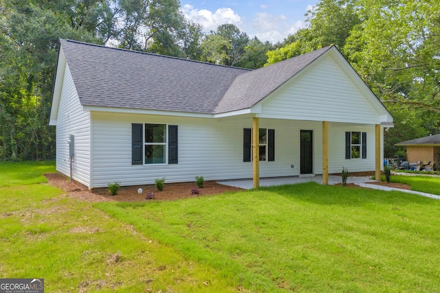350 Maple St, Hartwell, GA 30643 - view of front facade featuring roof with shingles and a front lawn