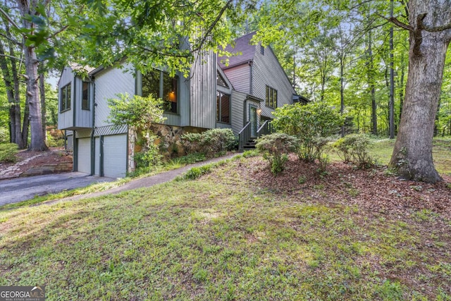1909 Winding Creek Ln SW, Marietta, GA 30064 - mid-century modern home featuring an attached garage, stone siding, driveway, and a front yard