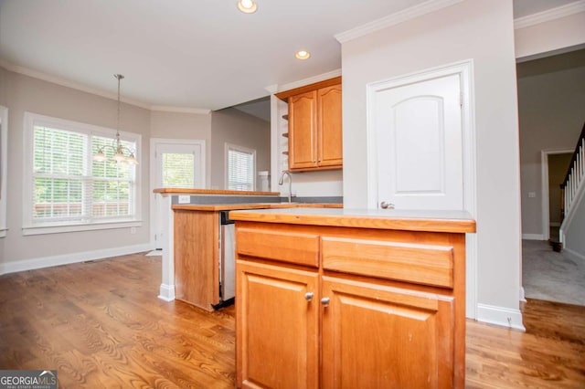 5995 Azalea Ridge Dr, Douglasville, GA 30135 - kitchen with baseboards, a center island, light wood finished floors, recessed lighting, and crown molding