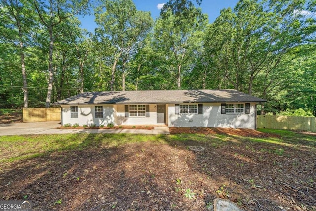 5155 Oakdale Ct, Douglasville, GA 30135 - ranch-style house with fence, covered porch, and driveway