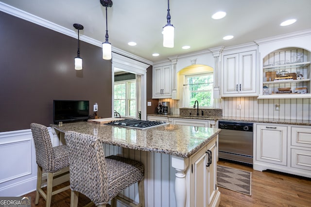 347 Brookridge Dr, Lagrange, GA 30241 - kitchen with appliances with stainless steel finishes, crown molding, a kitchen breakfast bar, healthy amount of natural light, and a sink
