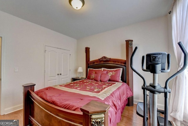 25 Kaktovic Ct, Grayson, GA 30017 - bedroom featuring light wood-style floors, baseboards, and a closet