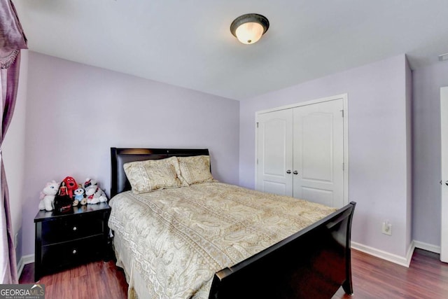 25 Kaktovic Ct, Grayson, GA 30017 - bedroom with dark wood-style flooring, baseboards, and a closet