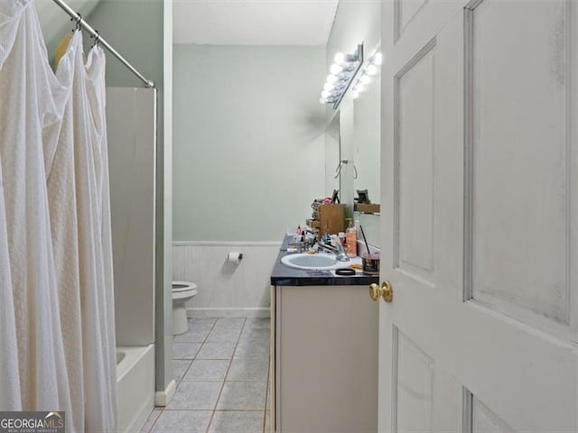 760 Ashland Ave, Atlanta, GA 30307 - bathroom with tile patterned floors, toilet, vanity, shower / tub combo with curtain, and baseboards