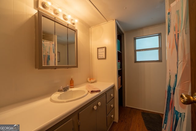 5525 Mount Shores Cir, Gainesville, GA 30506 - full bath featuring wood finished floors, vanity, and curtained shower