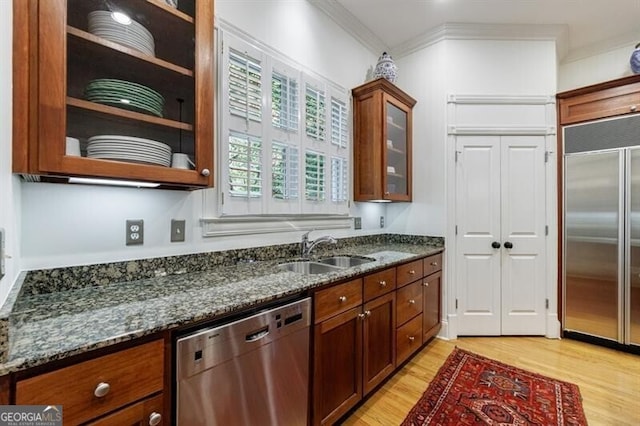 4470 Crestwicke Pointe, Atlanta, GA 30319 - kitchen featuring stainless steel appliances, a sink, light wood-style flooring, dark stone counters, and ornamental molding