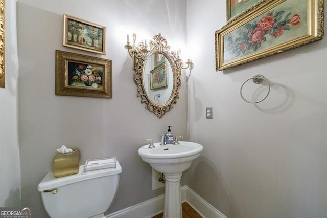 4470 Crestwicke Pointe, Atlanta, GA 30319 - bathroom with toilet and baseboards