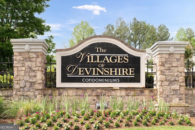 community / neighborhood sign featuring fence