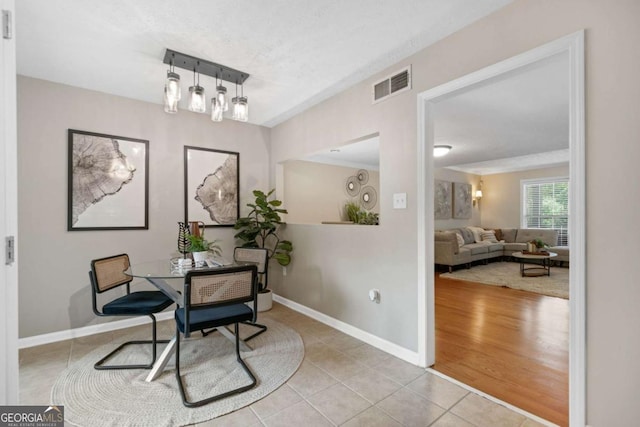 3200 Seven Pines Ct Unit 103, Atlanta, GA 30339 - tiled dining room featuring baseboards and a textured ceiling