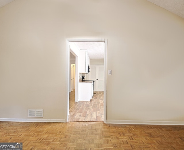 empty room featuring baseboards