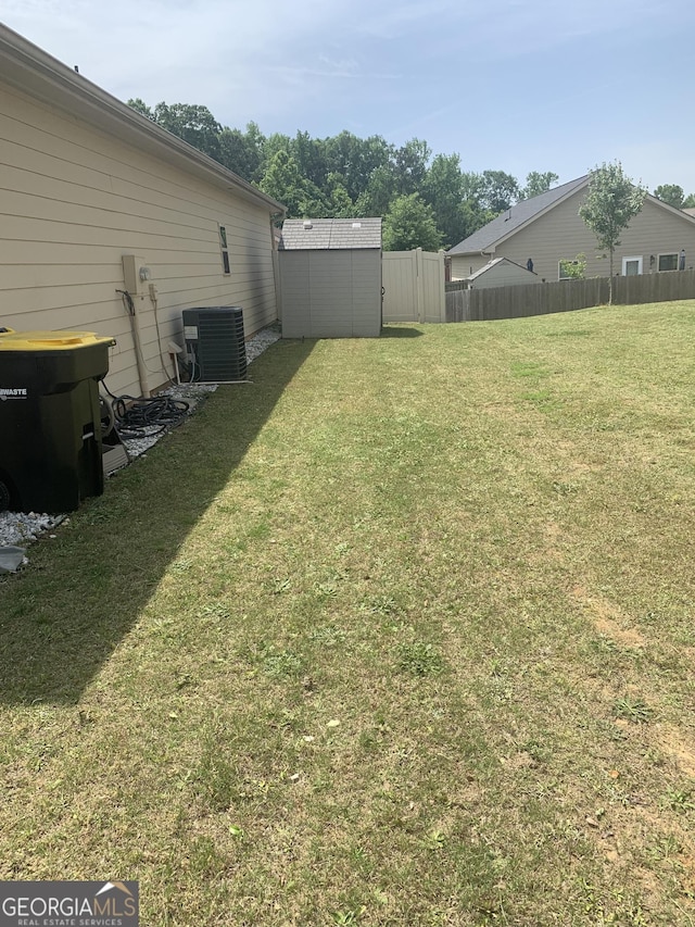 view of yard with cooling unit
