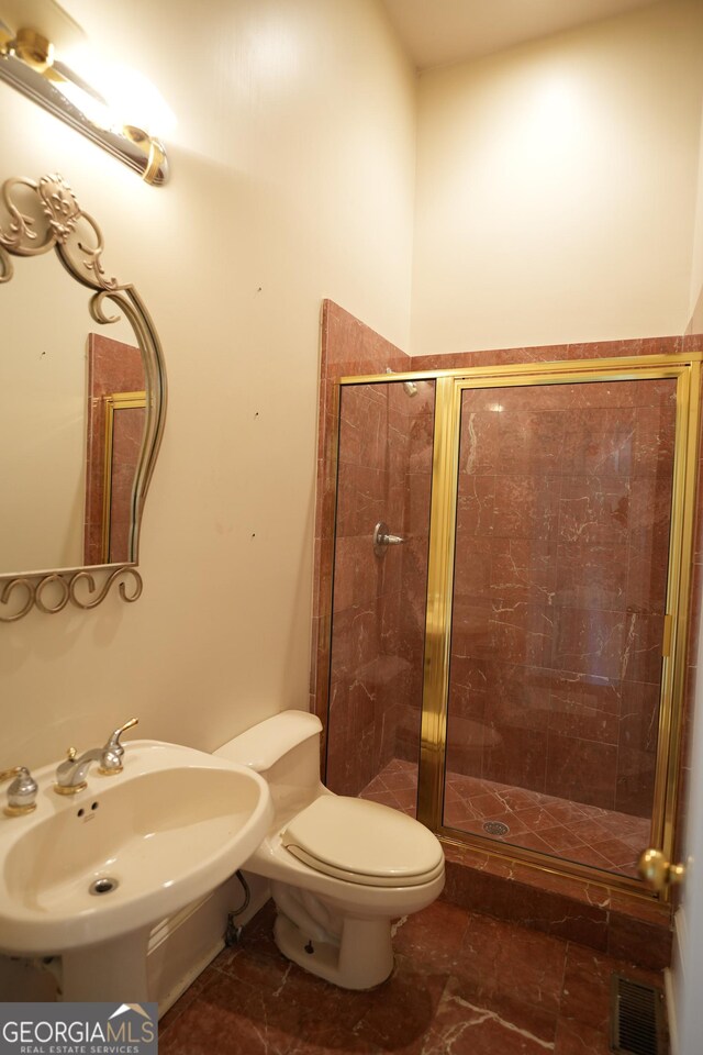 1010 Forest Overlook Dr SW, Atlanta, GA 30331 - full bathroom featuring a sink, a shower stall, and toilet