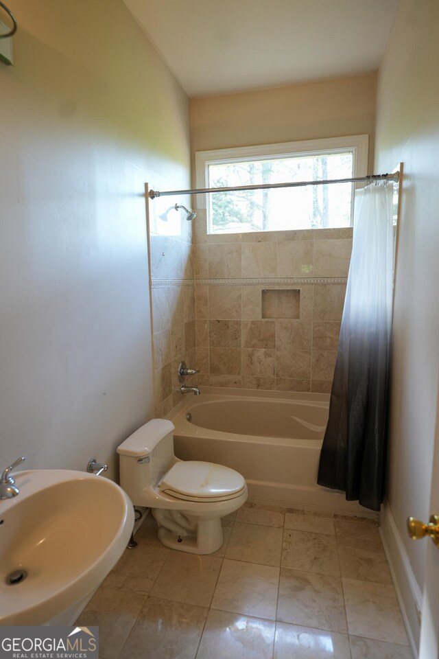 1010 Forest Overlook Dr SW, Atlanta, GA 30331 - bathroom featuring a sink, shower / bath combo with shower curtain, and toilet