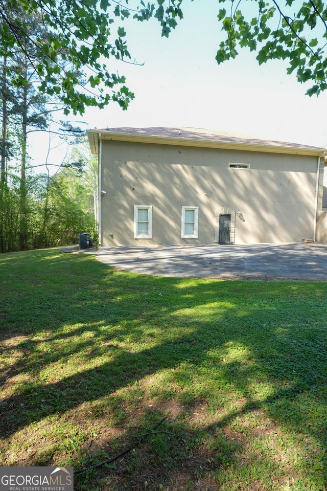 1010 Forest Overlook Dr SW, Atlanta, GA 30331 - rear view of property featuring a lawn and stucco siding