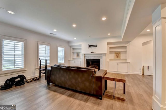 828 Olmsted Ln, Duluth, GA 30097 - living area featuring wood finished floors, a fireplace, baseboards, recessed lighting, and built in shelves