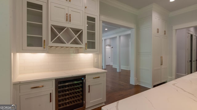 10765 Shallowford Rd, Roswell, GA 30075 - indoor dry bar with beverage cooler, crown molding, decorative backsplash, dark wood finished floors, and recessed lighting