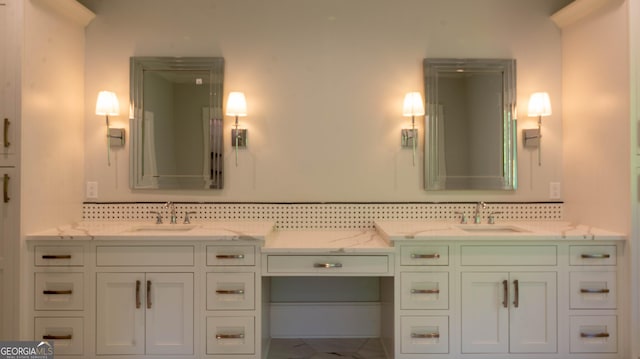 10765 Shallowford Rd, Roswell, GA 30075 - full bath featuring double vanity and decorative backsplash