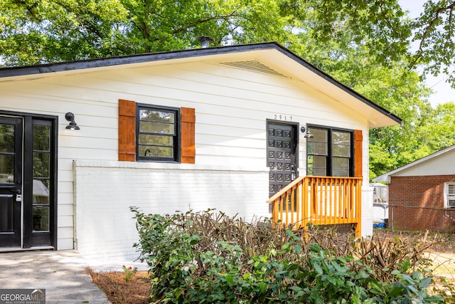 view of front of property featuring brick siding