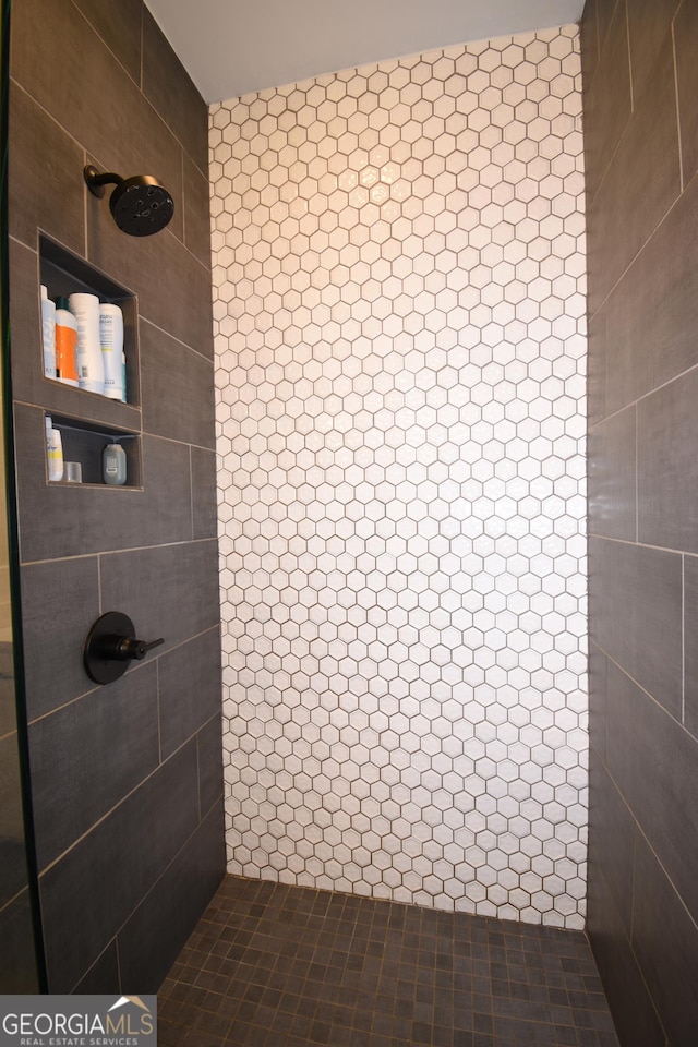 756 Cady Way, Atlanta, GA 30312 - full bath featuring tiled shower