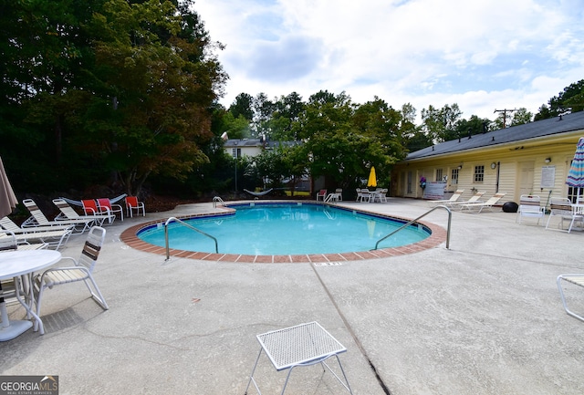 6500 Gaines Ferry Rd Unit G2, Flowery Branch, GA 30542 - community pool featuring a patio