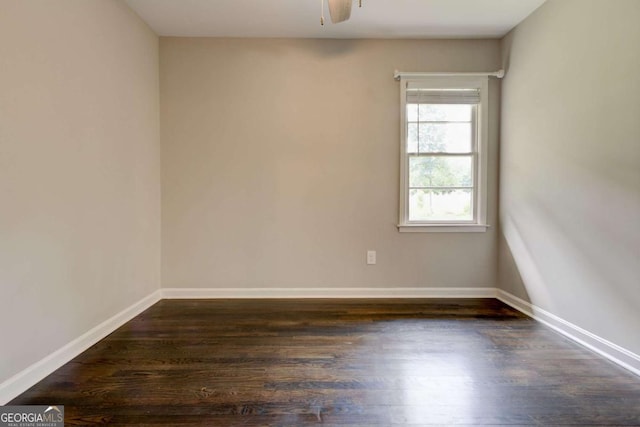 unfurnished room featuring dark wood-type flooring, baseboards, and ceiling fan