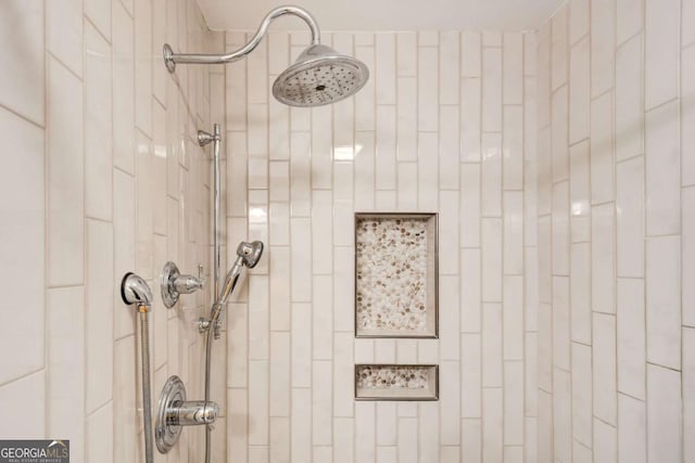 bathroom featuring tiled shower