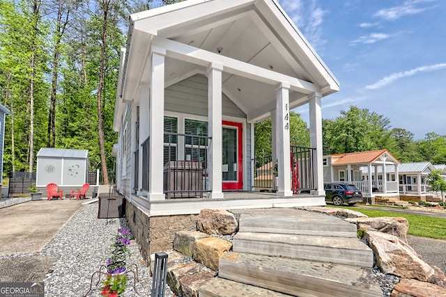view of front of property featuring covered porch