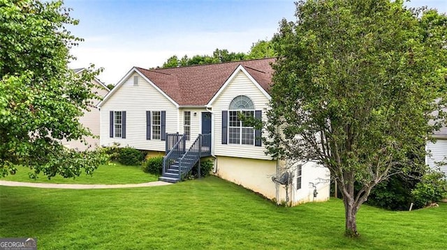 view of front of home featuring a front yard