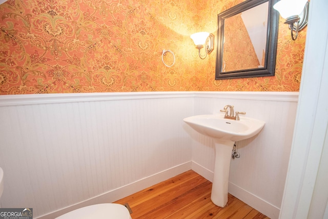 24 Overbrook Ct, Newnan, GA 30263 - bathroom featuring wainscoting, wood finished floors, wallpapered walls, toilet, and baseboards