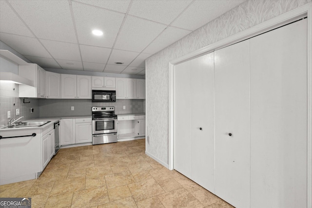 9020 Lakeview Pkwy, Villa Rica, GA 30180 - kitchen featuring stainless steel electric stove, black microwave, a sink, white cabinetry, and a drop ceiling