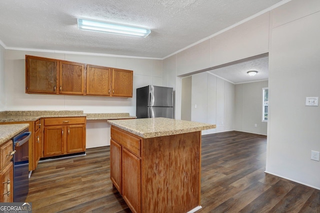 27 Pocahontas Rd, Midway, GA 31320 - kitchen featuring appliances with stainless steel finishes, a textured ceiling, crown molding, dark wood finished floors, and a kitchen island