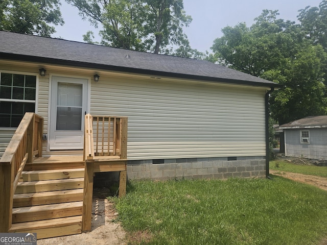 414 E 17th St SW, Rome, GA 30161 - view of side of property featuring crawl space and a shingled roof