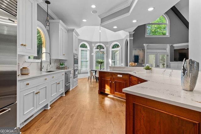 3905 Merriweather Woods, Johns Creek, GA 30022 - kitchen featuring a sink, stainless steel appliances, light wood-style floors, recessed lighting, and hanging light fixtures