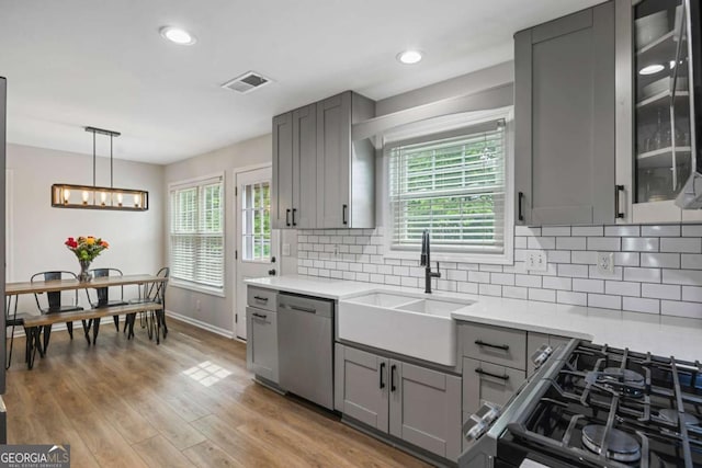 kitchen featuring appliances with stainless steel finishes, gray cabinets, plenty of natural light, and recessed lighting