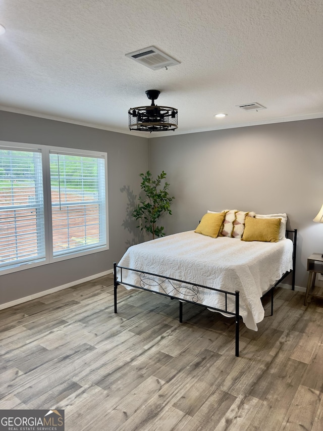 2093 Double Bridge Rd, Demorest, GA 30535 - bedroom with wood finished floors, a textured ceiling, baseboards, and recessed lighting