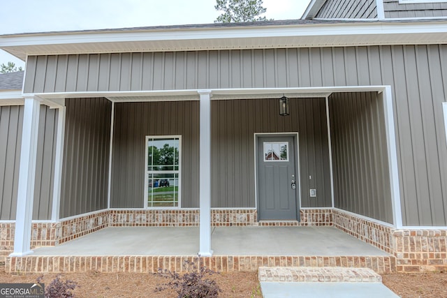 view of exterior entry featuring a porch