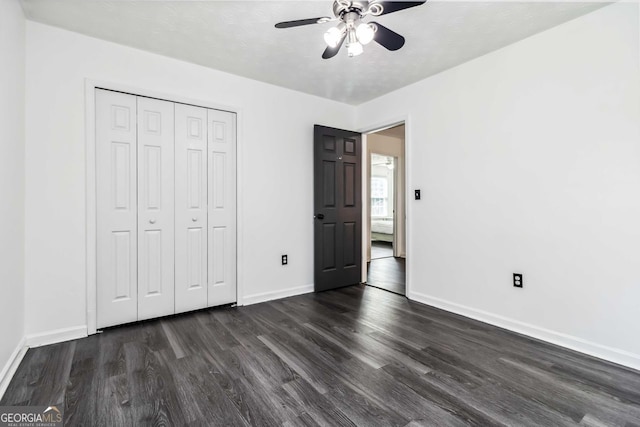 870 Underhill Ct, Sugar Hill, GA 30518 - unfurnished bedroom with dark wood-style flooring, baseboards, a closet, and ceiling fan