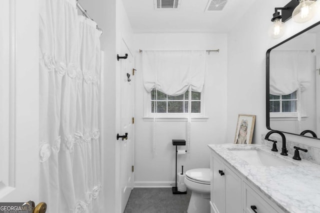 bathroom featuring toilet, vanity, a shower with curtain, and baseboards