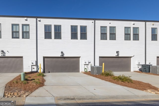 896 Farmstead Rd Unit 162, Suwanee, GA 30024 - multi unit property featuring a garage, cooling unit, and concrete driveway