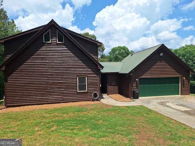 601 Colquitt Rd, Cedartown, GA 30125 - chalet / cabin with log veneer siding, concrete driveway, a front yard, a garage, and metal roof