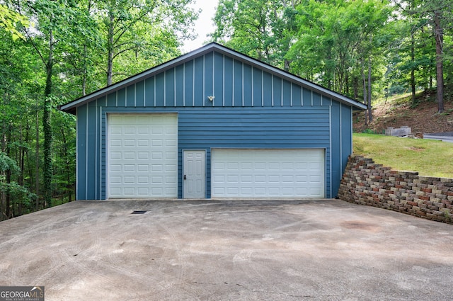 view of detached garage