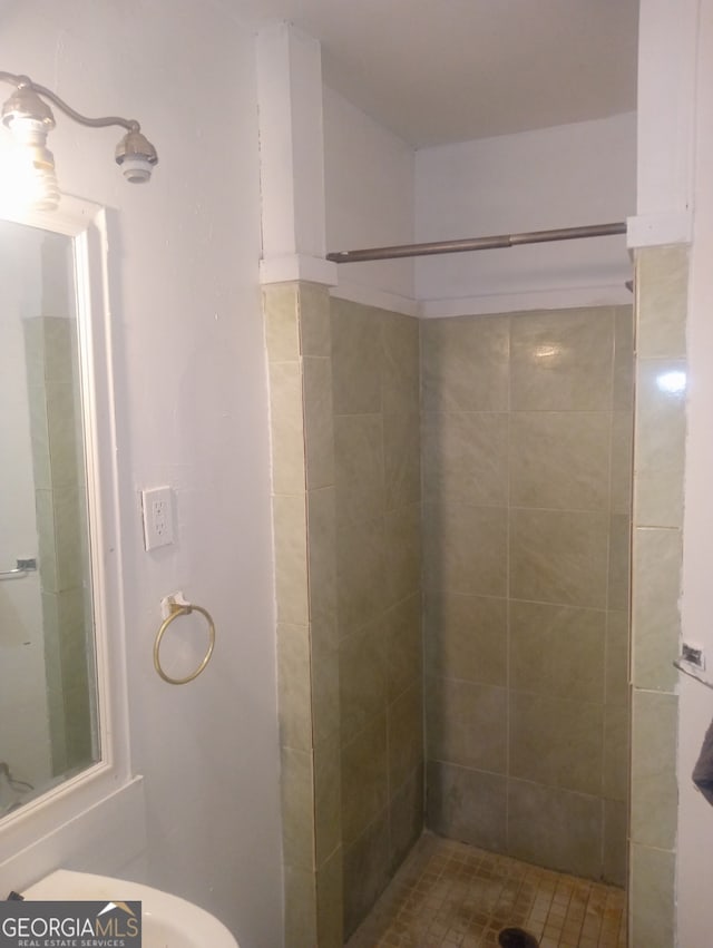 1105 Oak Knoll Ter SE, Atlanta, GA 30315 - full bath with a tile shower and toilet