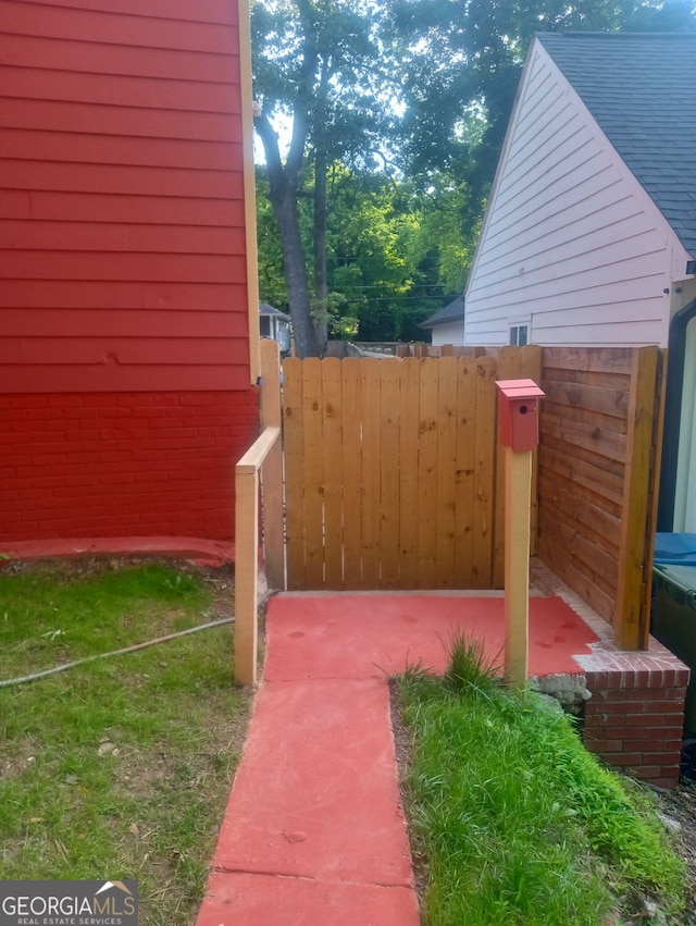 1105 Oak Knoll Ter SE, Atlanta, GA 30315 - view of yard with fence